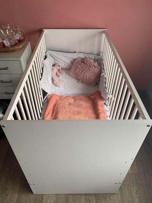 Babybed met matras, Kinderen en Baby's, Kinderkamer | Complete kinderkamers, Zo goed als nieuw, Ophalen