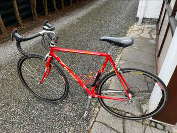 Vélo de route vintage Eddy Merckx taille 52 disponible aux enchères