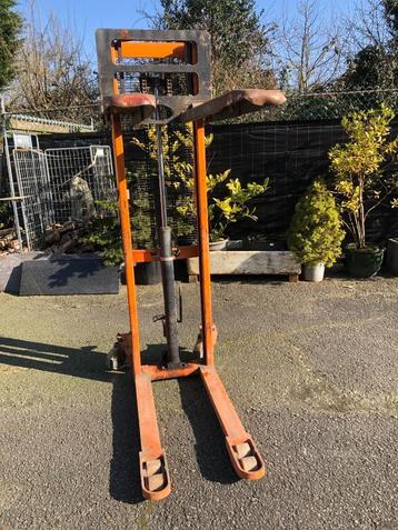 Manuele Handlift beschikbaar voor biedingen