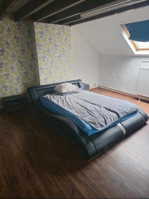 APPARTEMENT TE HUUR GEDEELDE ACCOMMODATIE INCLUSIEF KOS, Huis en Inrichting, Slaapkamer | Complete slaapkamers, Nieuw, Ophalen