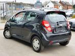 Chevrolet Spark 1.0 ESSENCE 68CV/ 5 PORTES - AIRCO - 1ER, Auto's, Chevrolet, Voorwielaandrijving, Euro 5, Stof, Zwart