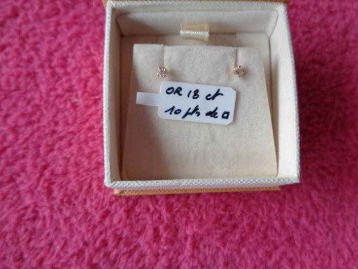 Boucles d'oreilles "Or 18 carats diamant 10pts "., Handtassen en Accessoires, Antieke sieraden, Oorbellen, Goud, Met edelsteen
