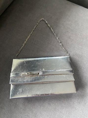 Zilveren retro handtasje beschikbaar voor biedingen