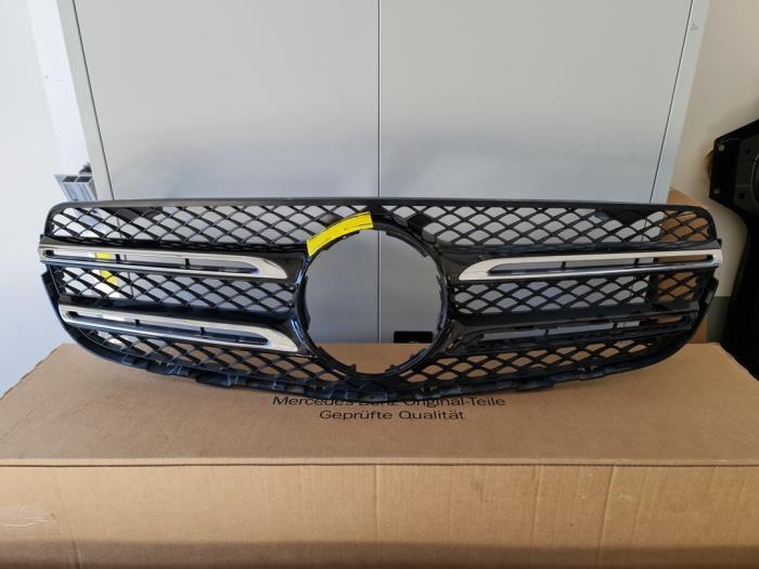 Grille van een Mercedes GLC-Klasse, Auto-onderdelen, Carrosserie, Mercedes-Benz, Gebruikt, 3 maanden garantie, Ophalen of Verzenden