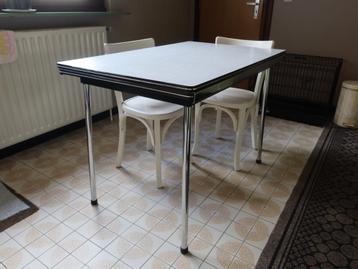 Keukentafel beschikbaar voor biedingen