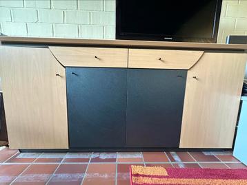 Dressoir in goede staat – veel opbergruimte beschikbaar voor biedingen