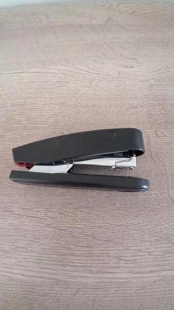 Novus B4 nietmachine met nietjes  beschikbaar voor biedingen