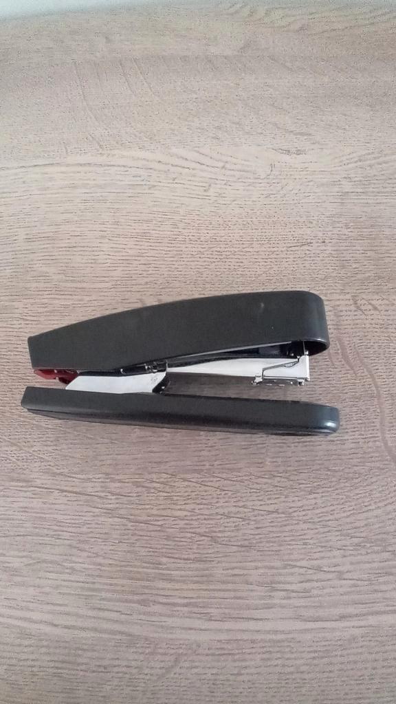 Novus B4 nietmachine met nietjes, Diversen, Bureau-accessoires, Nieuw, Ophalen of Verzenden