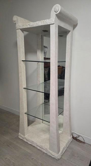 Vitrine  beschikbaar voor biedingen