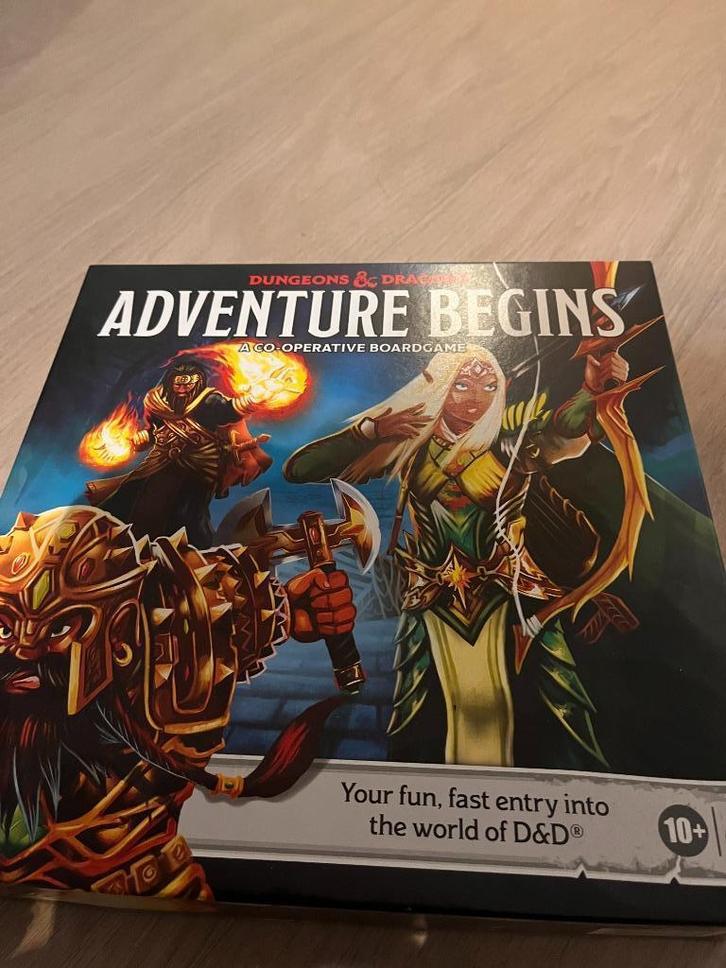 Dungeons & Dragons Adventure Begins - Board game, Hobby en Vrije tijd, Gezelschapsspellen | Bordspellen, Gebruikt, Een of twee spelers