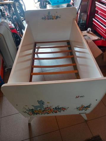Vintage babybed van bambily beschikbaar voor biedingen