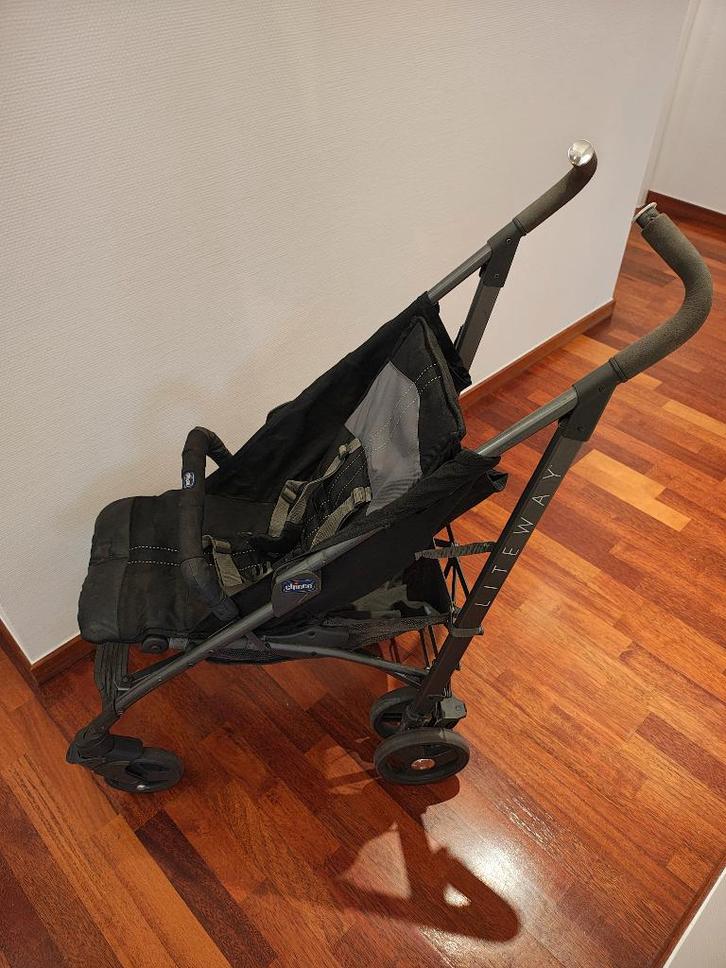 Chicco Liteway 2.0 buggy – compact & ideaal voor op reis, Kinderen en Baby's, Buggy's, Zo goed als nieuw, Overige merken, Regenhoes