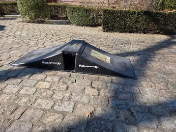 Grindrail + Dubbele BMX/Skaters Springschans beschikbaar voor biedingen