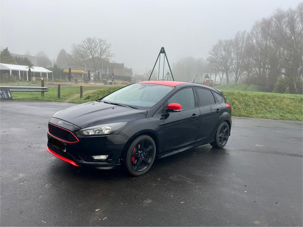 Ford Focus Black en Red Edition