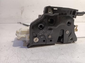 PORTIERVANGER CV ELEKTR. RECHTS ACHTER Passat (362) beschikbaar voor biedingen