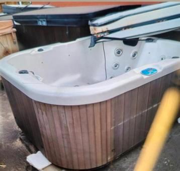 Jacuzzi : LIVRAISON ET INSTALLATION GRATUITES AVEC GARANTIE  disponible aux enchères