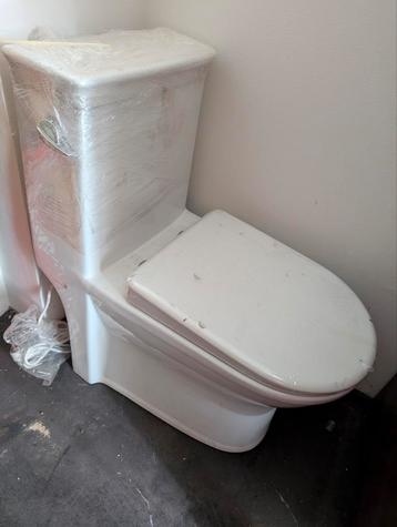 NIEUW toilet met NIEUWE versnipperaar (+1 reserveversnippera beschikbaar voor biedingen