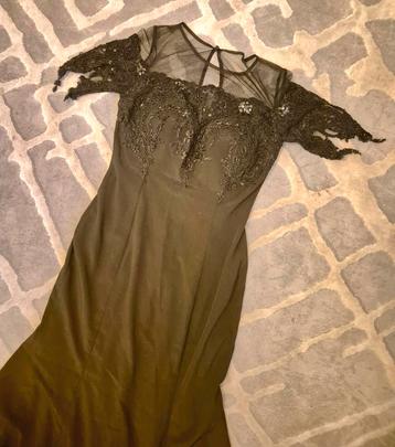 Robe de soirée Noire forme syrène  disponible aux enchères