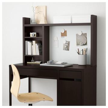 Bureau IKEA Micke met magneetbord en kinderbureaustoel beschikbaar voor biedingen