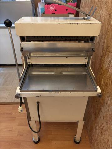 Authentiek broodsnijmachine beschikbaar voor biedingen