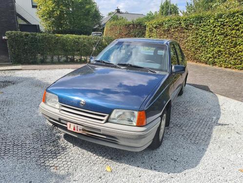 Opel kadett E, Auto's, Opel, Particulier, Kadett, Centrale vergrendeling, Radio, Trekhaak, Benzine, Berline, 4 deurs, Handgeschakeld