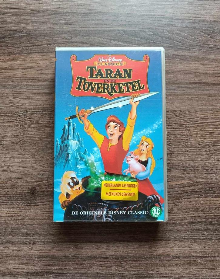 VHS - Taran En De Toverketel - Nederlands - Walt Disney - €5, Cd's en Dvd's, VHS | Kinderen en Jeugd, Gebruikt, Tekenfilms en Animatie