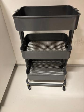 Roltafel 'Raskog' beschikbaar voor biedingen