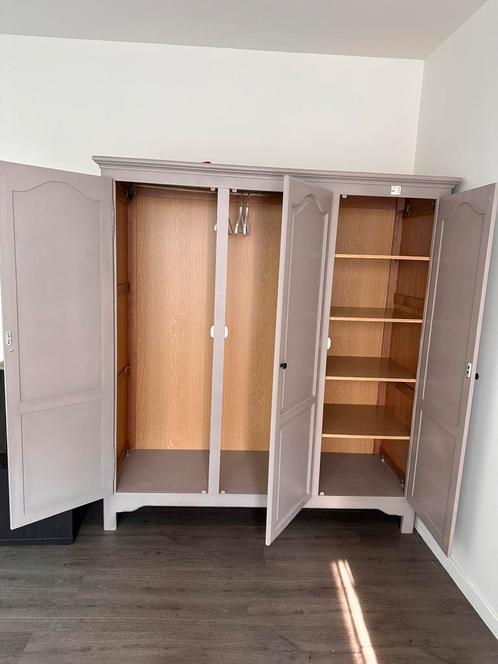 Mooie klassieke kledingkast – 50 euro., Huis en Inrichting, Kasten | Kleerkasten, Zo goed als nieuw, Ophalen