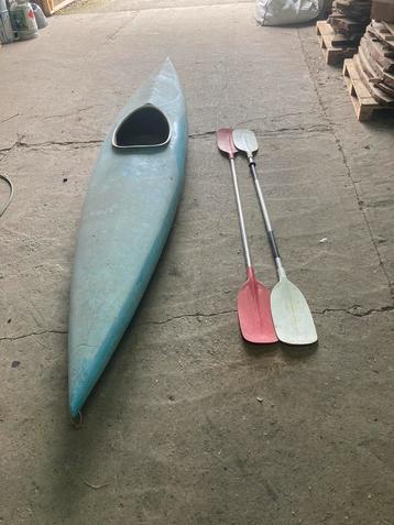 Kayak met 2 peddels  beschikbaar voor biedingen