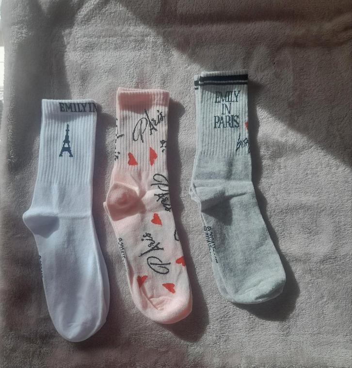 Chaussettes Emily In Paris, Vêtements | Femmes, Chaussettes & Bas, Chaussettes et Chaussettes genoux, Taille 39 à 42, Enlèvement