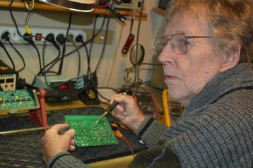 Herstellen van elektrische gitaren en gitaar versterkers, Avec ampli, Enlèvement, Utilisé, Autres marques