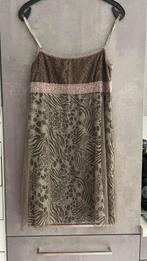 Nieuwe elegante jurk van kaki voile M, Kleding | Dames, Jurken, Nieuw, Ophalen of Verzenden, Boven de knie, Groen