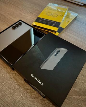 Samsung Galaxy Fold 6 (256GB - 12GB RAM) + Screen Protectors beschikbaar voor biedingen