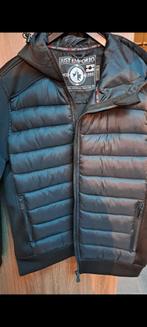 Veste garcon neuve taille s, Vêtements | Hommes, Blousons sans Manches, Enlèvement