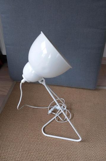 Staande lamp beschikbaar voor biedingen