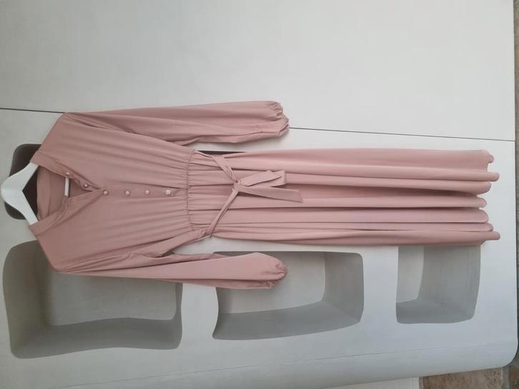 Nieuwe oud roze lange jurk maat large, Kleding | Dames, Jurken, Nieuw, Maat 42/44 (L), Roze, Onder de knie, Ophalen of Verzenden