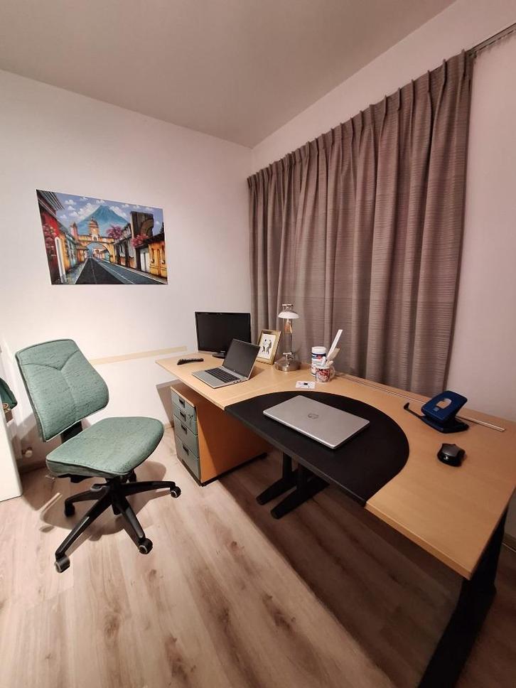 Kinnarps professioneel bureau, Zakelijke goederen, Kantoor en Winkelinrichting | Kantoormeubilair en Inrichting, Bureau, Werkplek