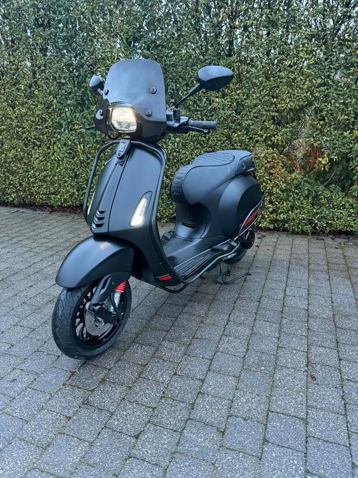 Vespa sprint B klasse euro 5, Fietsen en Brommers, Scooters | Vespa, Zo goed als nieuw, Ophalen