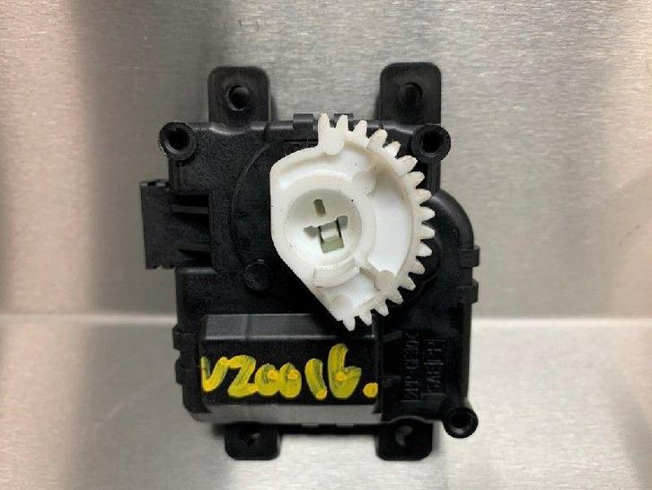 KACHELSTELMOTOR Suzuki Vitara (LY / MY) (|CZ11380034802|), Auto-onderdelen, Airco en Verwarming, Suzuki, Gebruikt