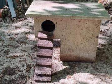 Betonnen eendennestkast  beschikbaar voor biedingen