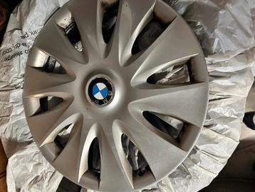 Pneu hiver disponible aux enchères