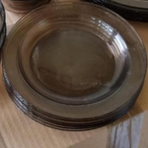 15 zwarte glazen borden France BP arcopal, 5€ alles, Huis en Inrichting, Keuken | Servies, Gebruikt, Bord(en), Glas, Ophalen of Verzenden