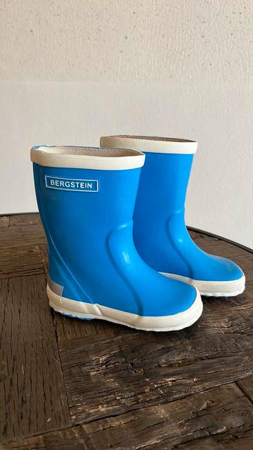 Regenlaarsjes peuter beschikbaar voor biedingen