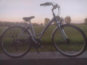 Meisjesfiets THOMPSON in orde 28 inch 7 vers beschikbaar voor biedingen