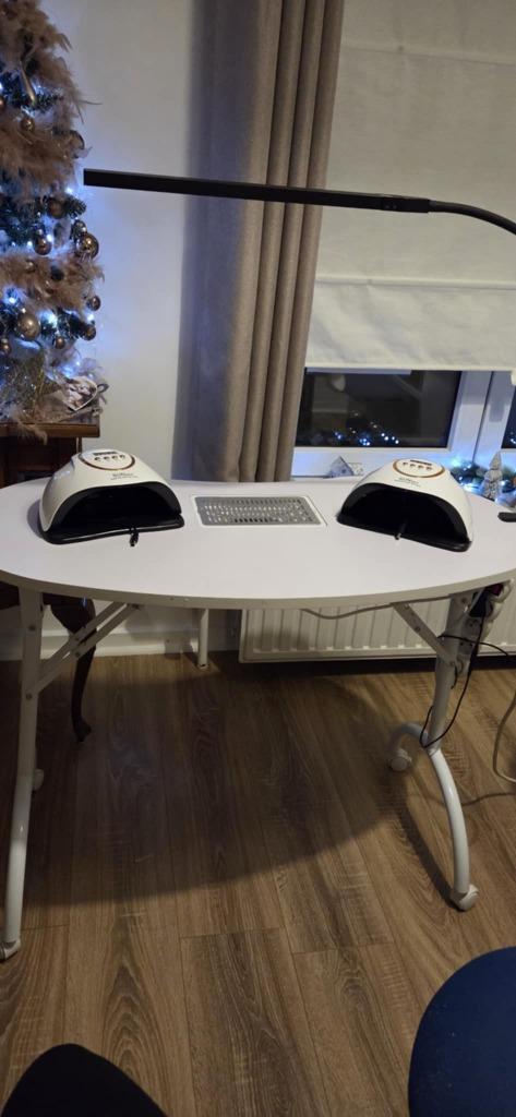 Gereserveerd - Inklapbare manicuretafel met afzuiging, Huis en Inrichting, Bureaus, Zo goed als nieuw, Bureau, Elektrisch, Met wielen