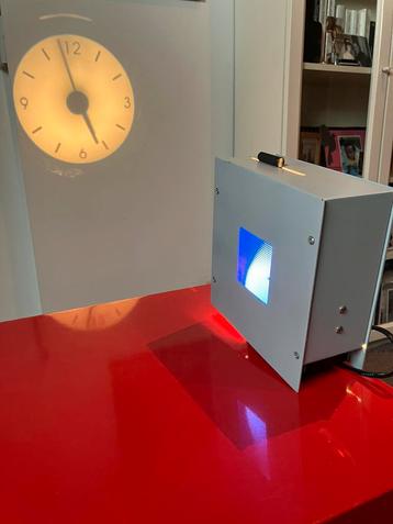 Designer projectorklok  beschikbaar voor biedingen