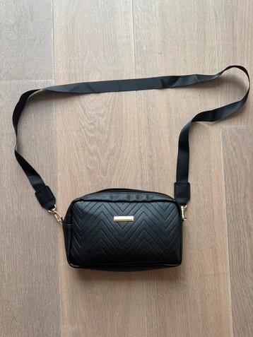 Splinternieuw- Tijdloze Zwarte Crossbody Tas - Praktisch! beschikbaar voor biedingen