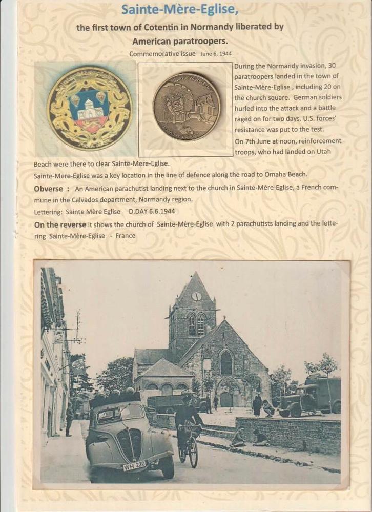 Ste Mère Eglise, 1945 penning & foto's, Verzamelen, Militaria | Tweede Wereldoorlog, Overige soorten, Embleem of Badge, Verzenden