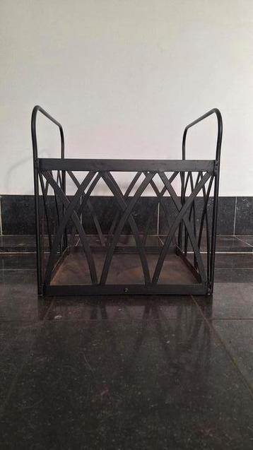 zwart metalen houtmand houtbak 36x36x30 beschikbaar voor biedingen