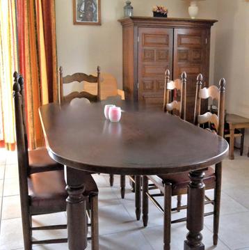 Complete Eetkamer beschikbaar voor biedingen